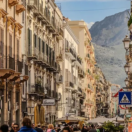 Hotiday Palco Noir 4* Palermo